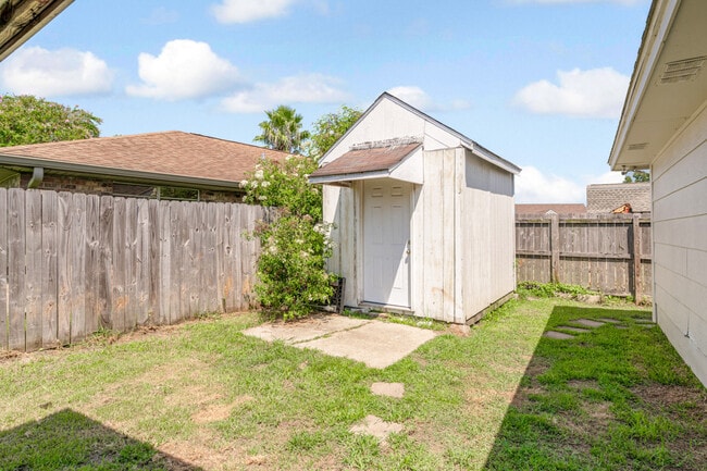 Primary Photo - 36 Moss Dr