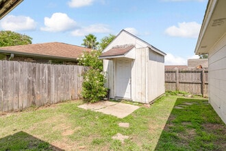 Building Photo - 36 Moss Dr