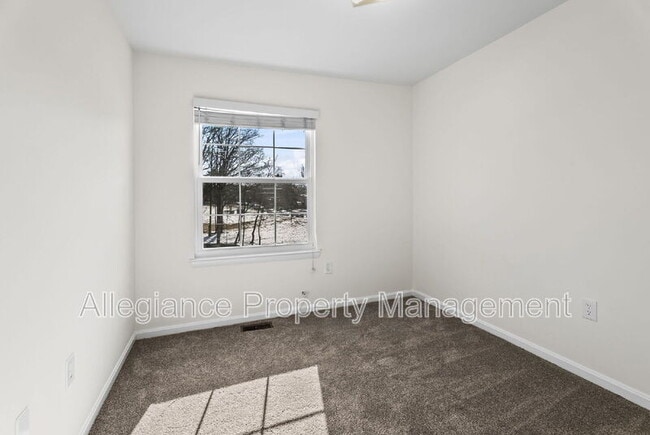 Building Photo - 2108 Monaghan Dr