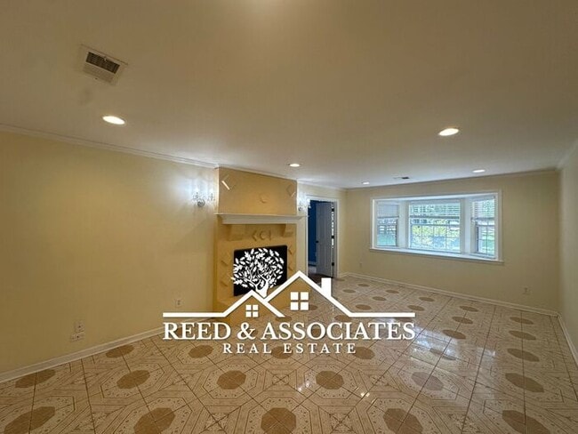 Building Photo - Charming Collierville Home ~3 Bedroom