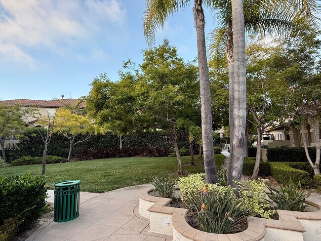 Building Photo - Vibrant 3 Bedroom Townhome in Bressi Ranch