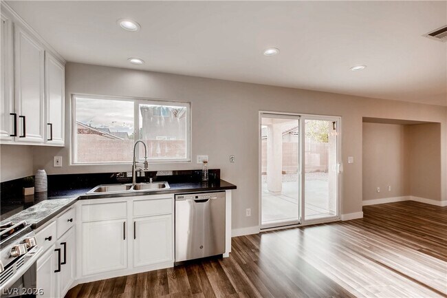 Building Photo - 8645 Palomino Ranch St