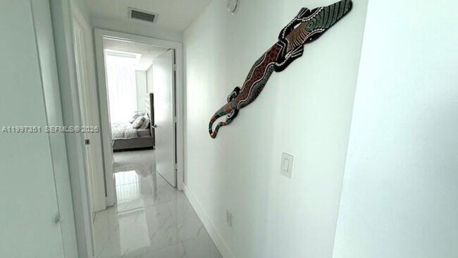 Building Photo - 460 NE 28th St