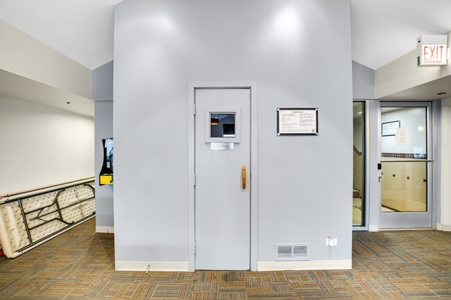 Building Photo - 40 E 9th St