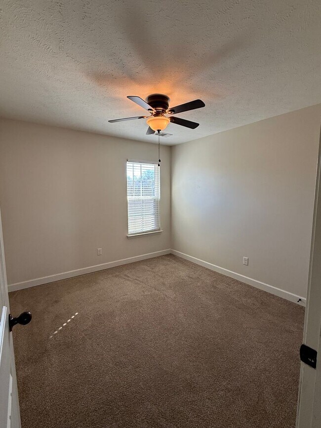 Building Photo - 3 Bdrm  2 Bath in Atoka