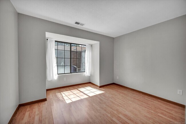 Building Photo - 48 N Mountain Rd