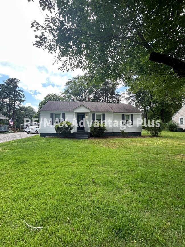 Primary Photo - 3-Bedroom Home in Town of Blackstone!