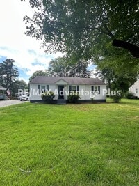 Building Photo - 3-Bedroom Home in Town of Blackstone!