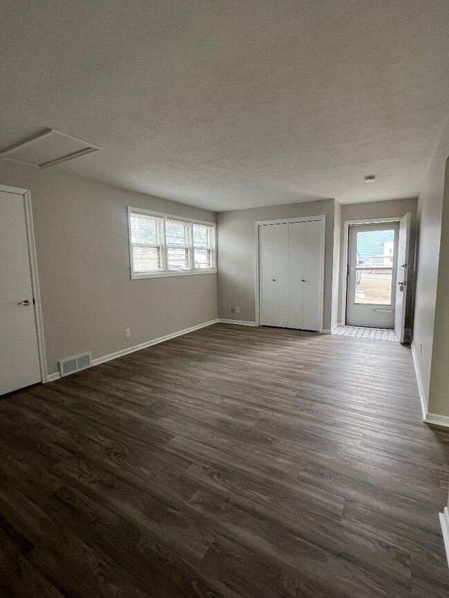 Primary Photo - 1902 S 46th St