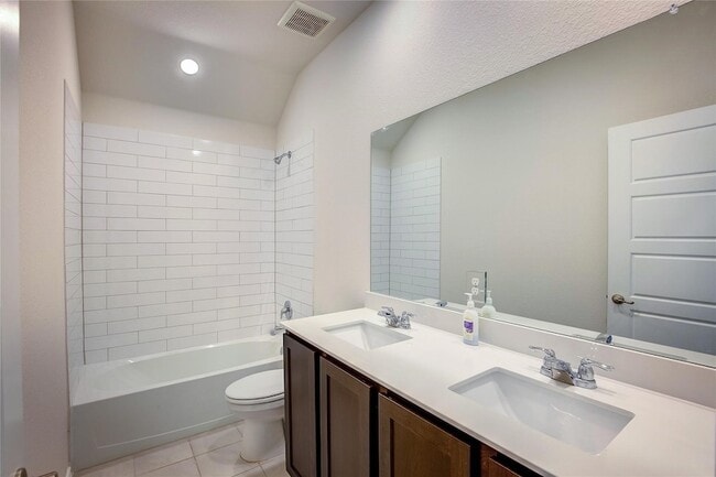 Building Photo - 203 Gatecrest Dr