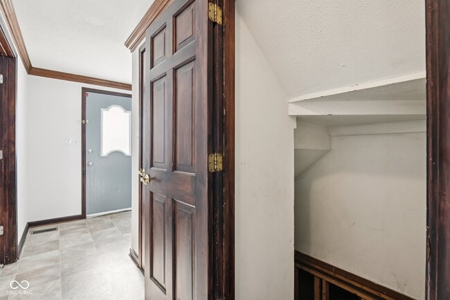 Building Photo - 218 W Main St