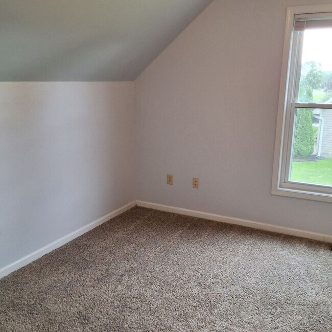 Building Photo - 2911 Miamiview Ct