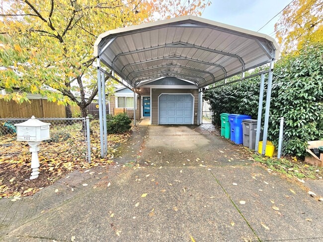 Building Photo - 7323 SE Rural St