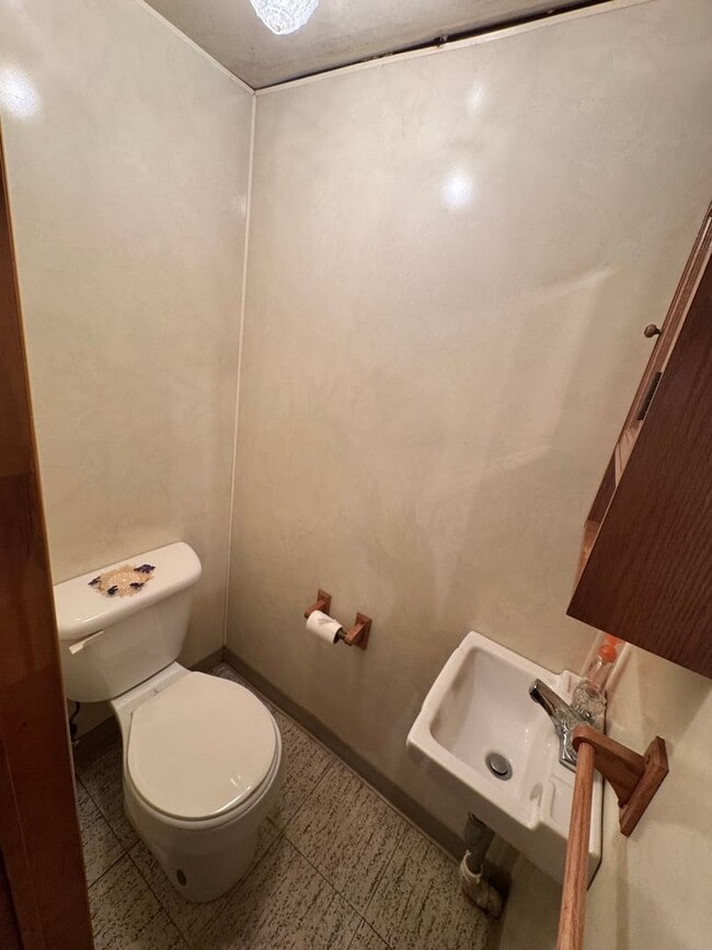 Building Photo - 3 Bedroom 1.5 Bath Rental Rome NY