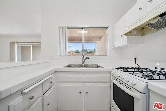 Building Photo - 1293 Garfield Ave