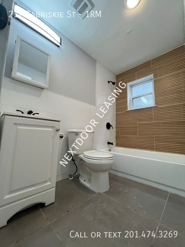 Building Photo - 212 Zabriskie St