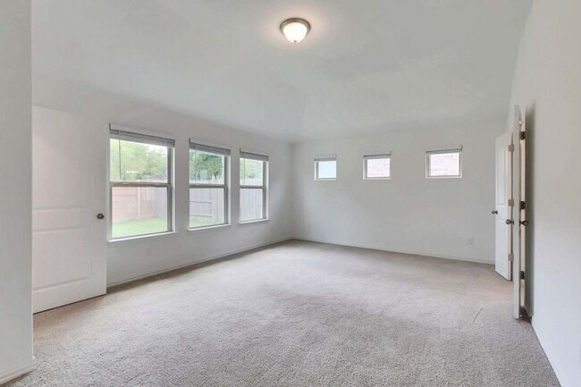 Building Photo - 271 Jefferson Dr