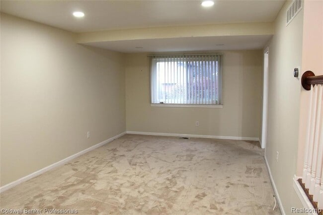 Building Photo - 6586 Carriage Hills Dr