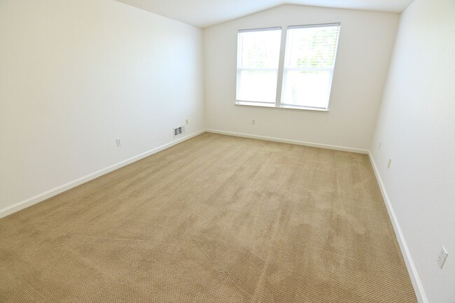 Building Photo - 6391 Sussex Ct