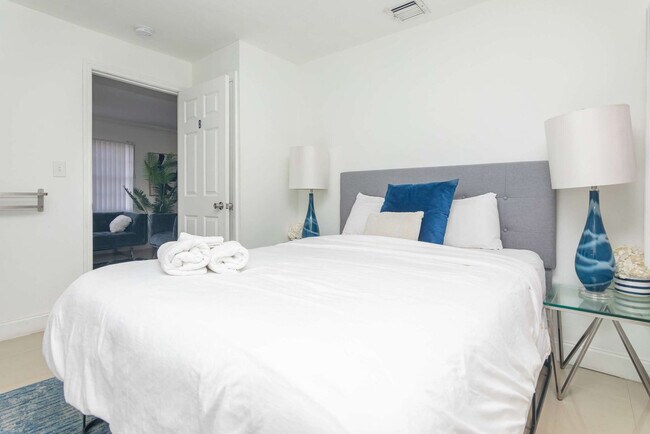 Building Photo - 7727 NW 4th Ct