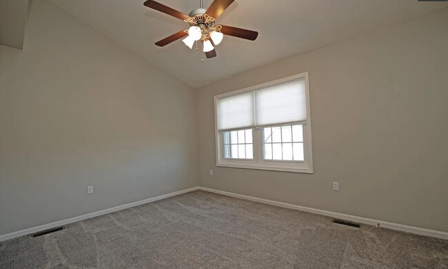 Building Photo - 2 Bedroom Home