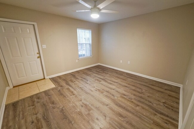 Building Photo - 241 Dixie Dr