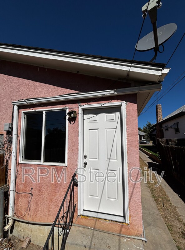 Primary Photo - 910 E 9th St