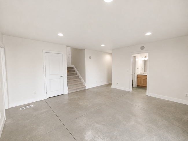 Building Photo - Light-Filled Bend Split-Level with Mountain Views & Flexible Space