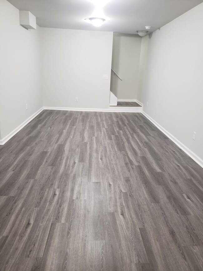 Building Photo - Very nice 3 Level in Fredericksburg!