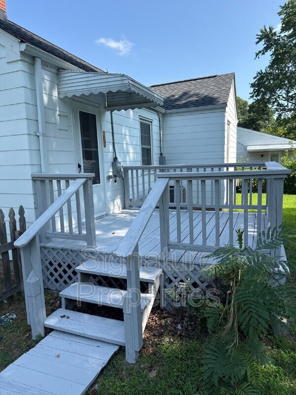 Building Photo - 1209 Foxcroft Rd