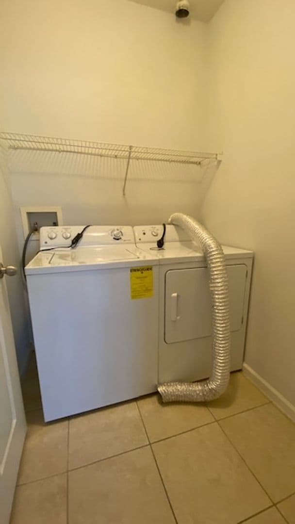 Building Photo - Beautiful Condo Fully Remodeled!! A Must See To Appreciate!!