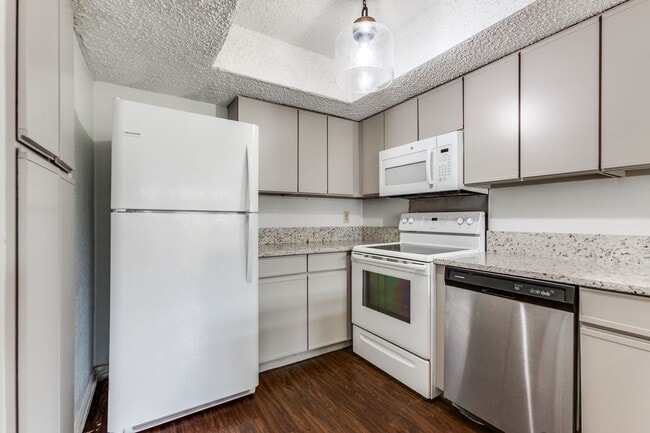 Building Photo - Spacious Backyard & Balcony • 2 Bedroom To...