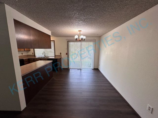 Building Photo - FREE RENT! Charming 3-Bed Oasis with 2 Full Baths in Gresham – Perfectly Cozy at 1088 Sq Ft!