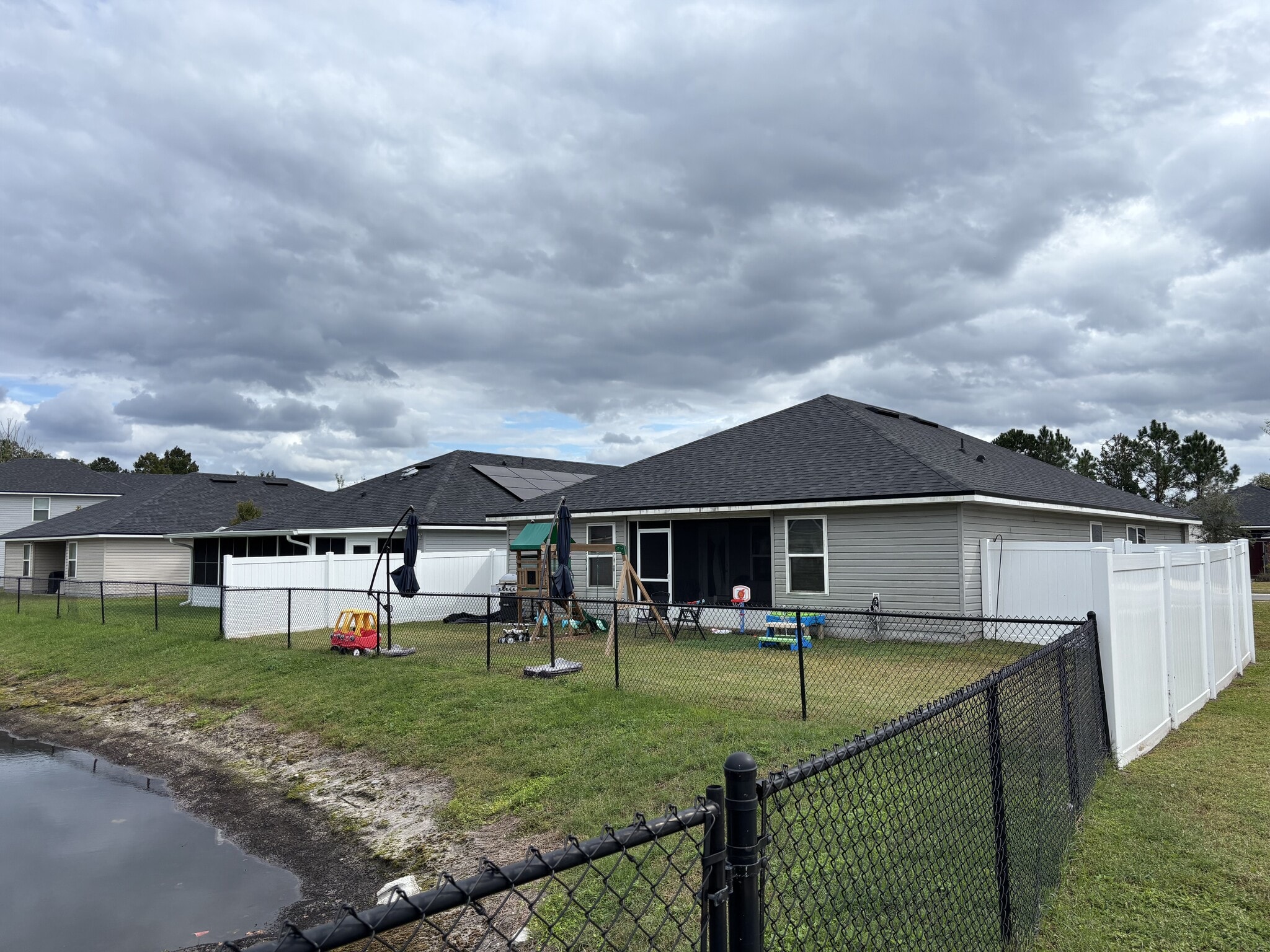 Building Photo - 9835 Olivia St