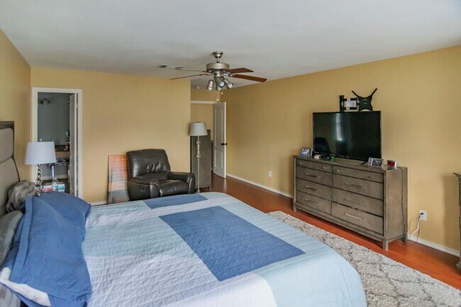 Building Photo - 1117 Del Roy Dr