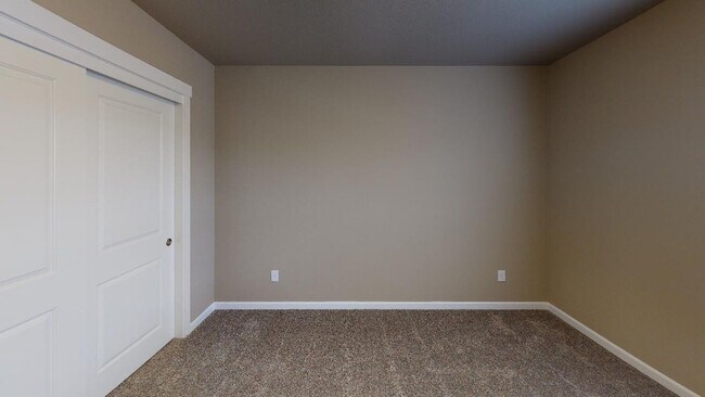 Building Photo - Beautiful new home with upgrades in a quite Vancouver neighborhood.