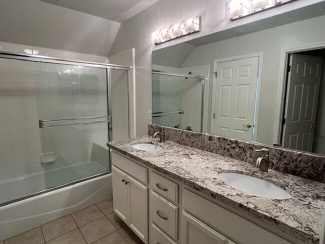 Building Photo - 1144 Walnut St