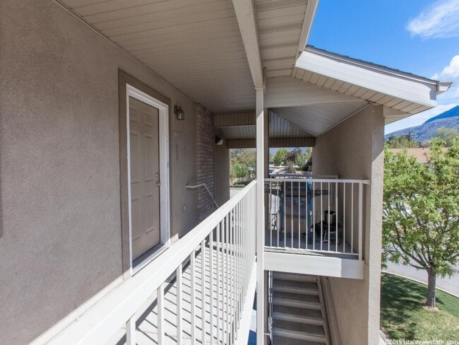 Building Photo - 1937 N Canyon Rd #304