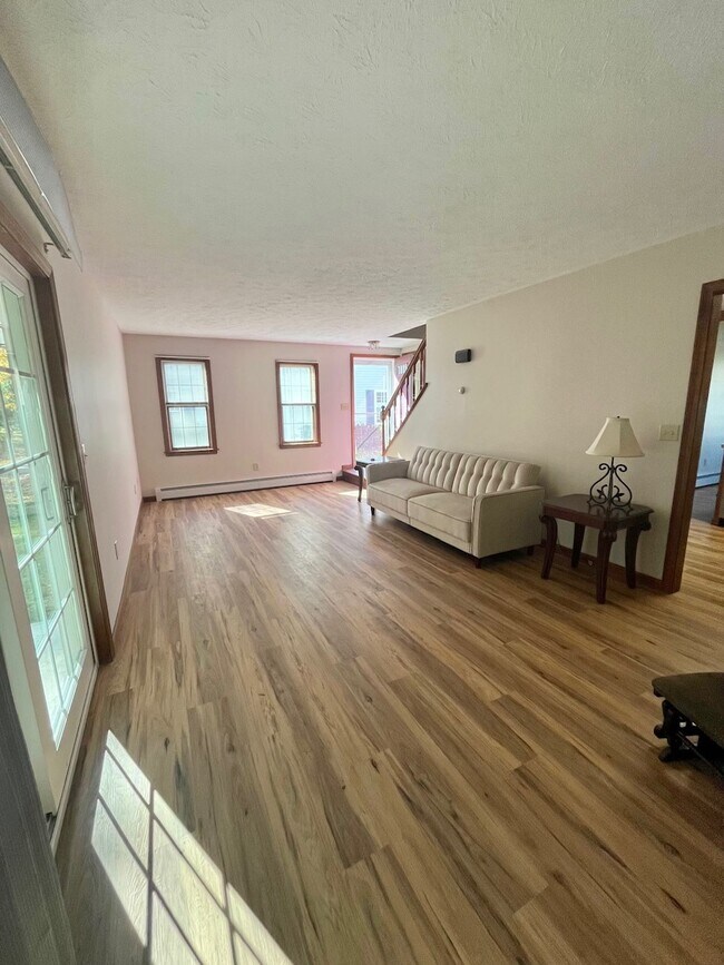 Building Photo - 61 Deer Run Trl