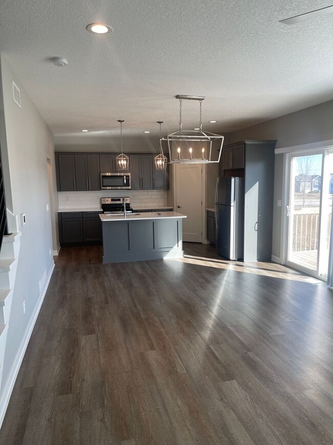 Building Photo - Beautiful Newer Home in West Des Moines