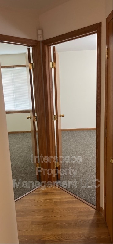 Building Photo - 1345 Rock Run Dr