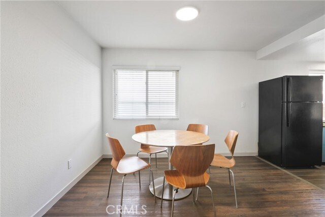 Building Photo - 112 N Primrose Ave