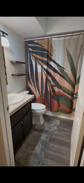 Building Photo - 3701 Colonial Dr