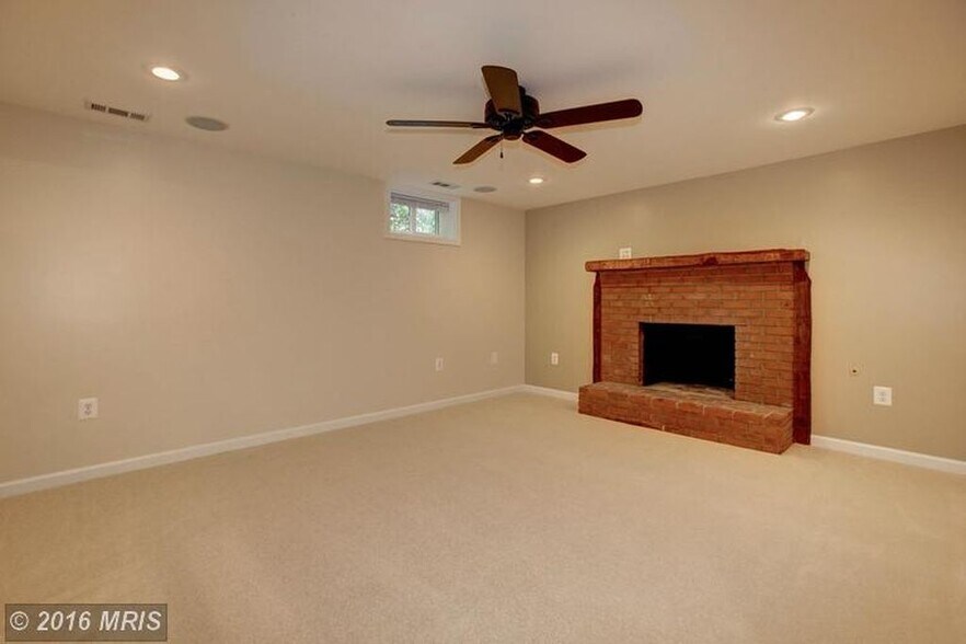 Building Photo - 7805 Howard St