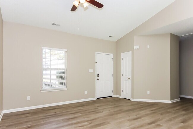 Building Photo - 107 Peterborough Dr