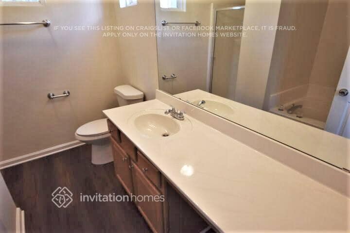 Building Photo - 8611 Meadowmont View Dr