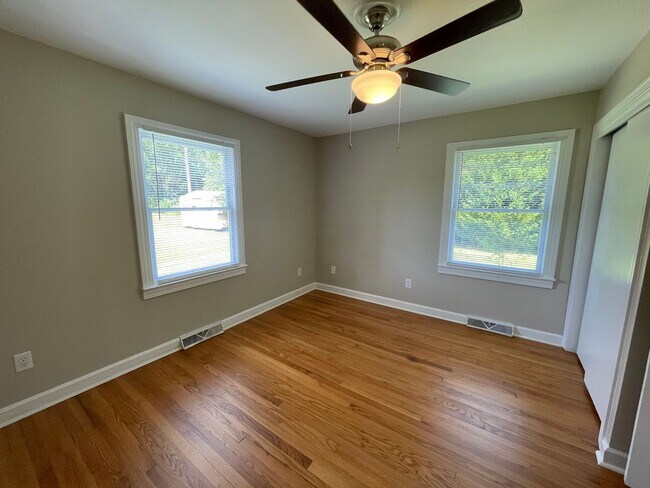 Building Photo - 204 Brushwood Rd