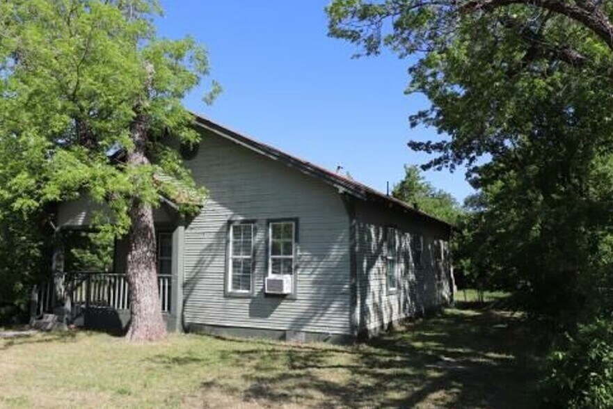 Building Photo - 1812 Avenue I