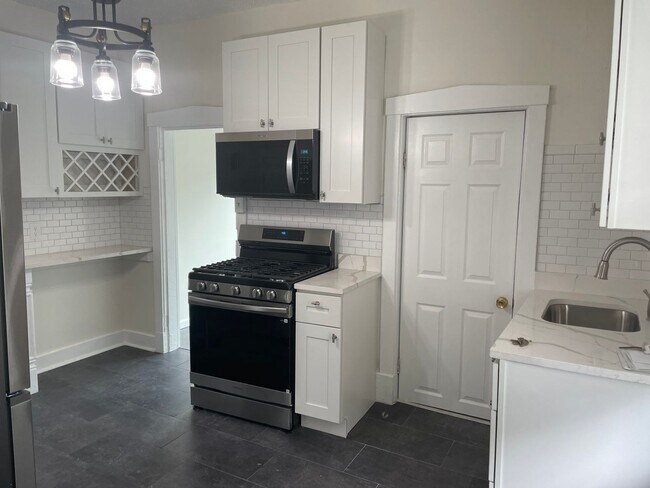 Building Photo - House for Rent in Southwest City
