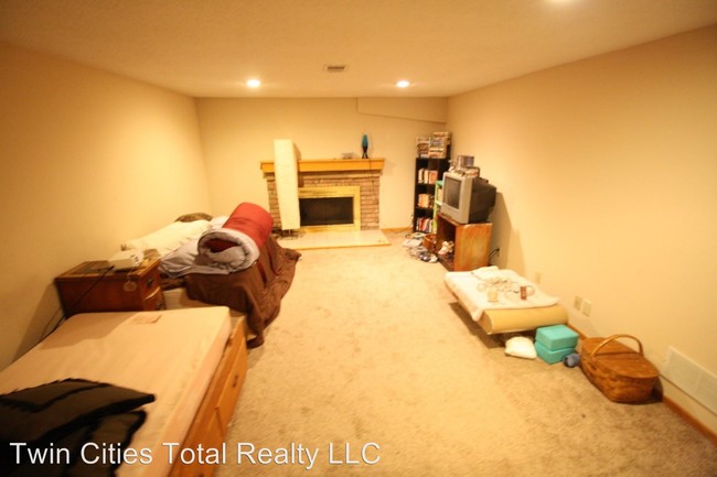 Building Photo - 3 br, 2 bath House - 535 E Minnehaha Parkway